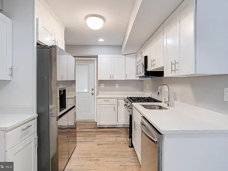 616 S Luzerne Ave — Photo 15