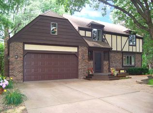 1392 Indian Oaks Trl, Arden Hills, MN 55112