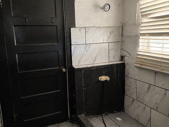 5th image of 304 Fuller St