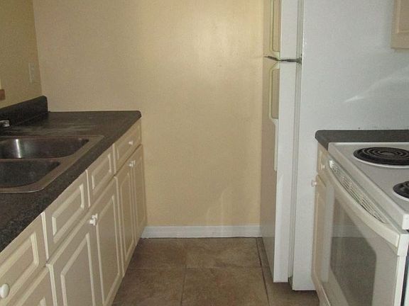 3rd image of 1370 S Palmetto Ave APT 102