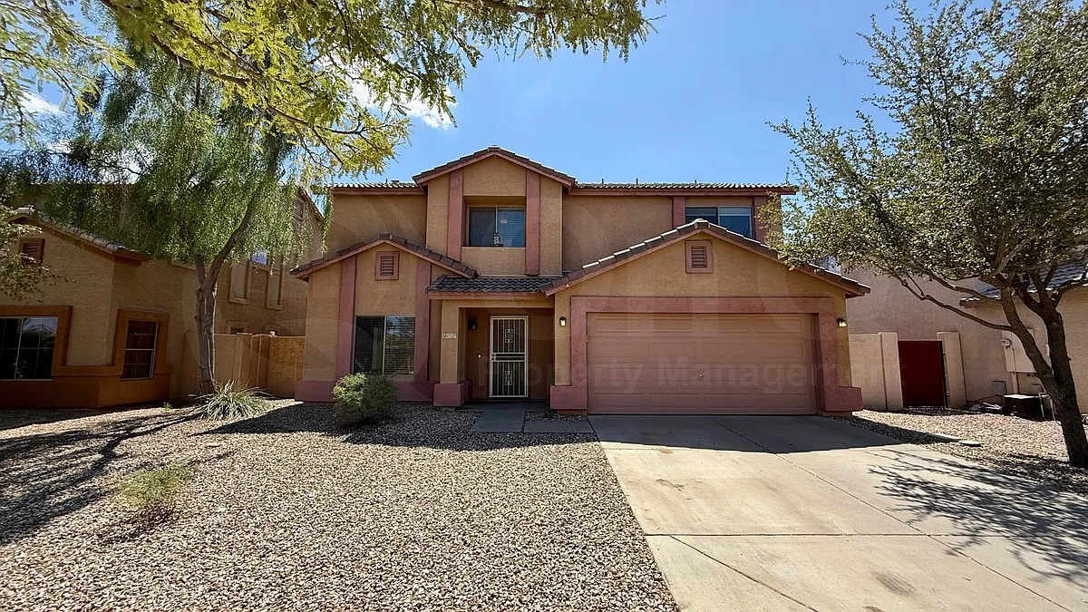 3 bed, 2.5 bath, 2059 sqft, $2,400 — Photo 2