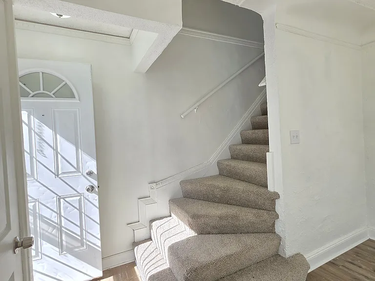 10006 Mark Twain St — Photo 30