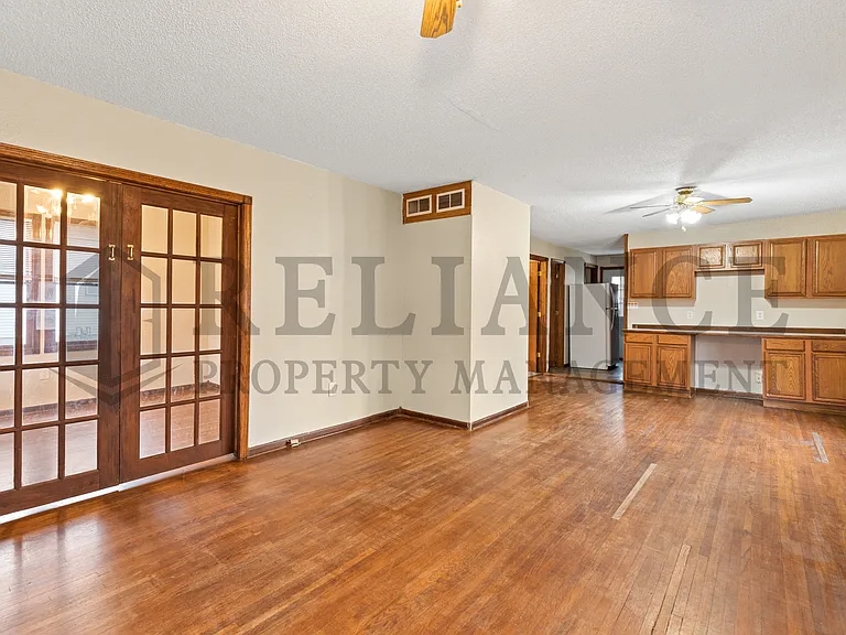 302 N King St — Photo 6