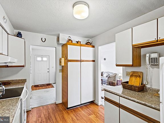 4th image of 18219 Macrae Ct