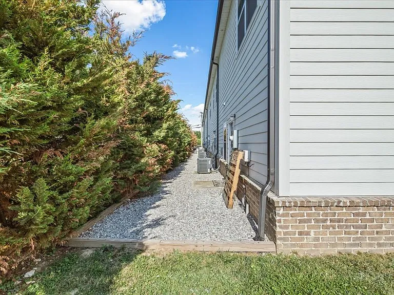 422 Grady Way — Photo 19