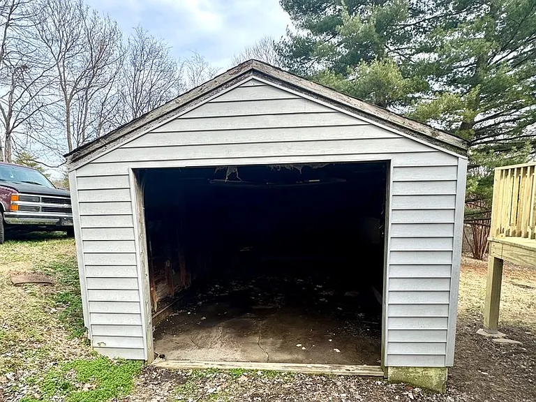 1426 N Main St — Photo 14