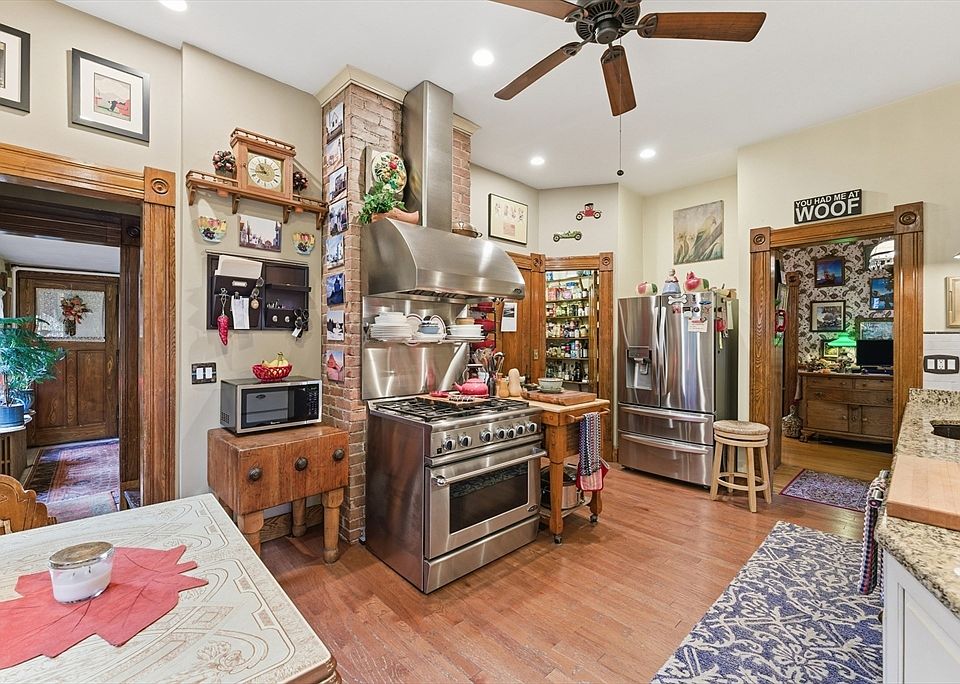 16th image of 1176 Worthington St