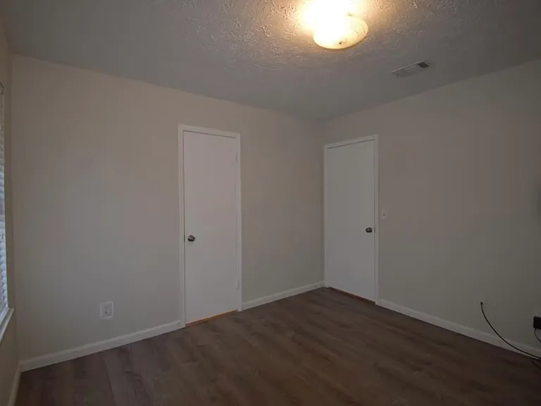 2328 Oakwood St — Photo 12