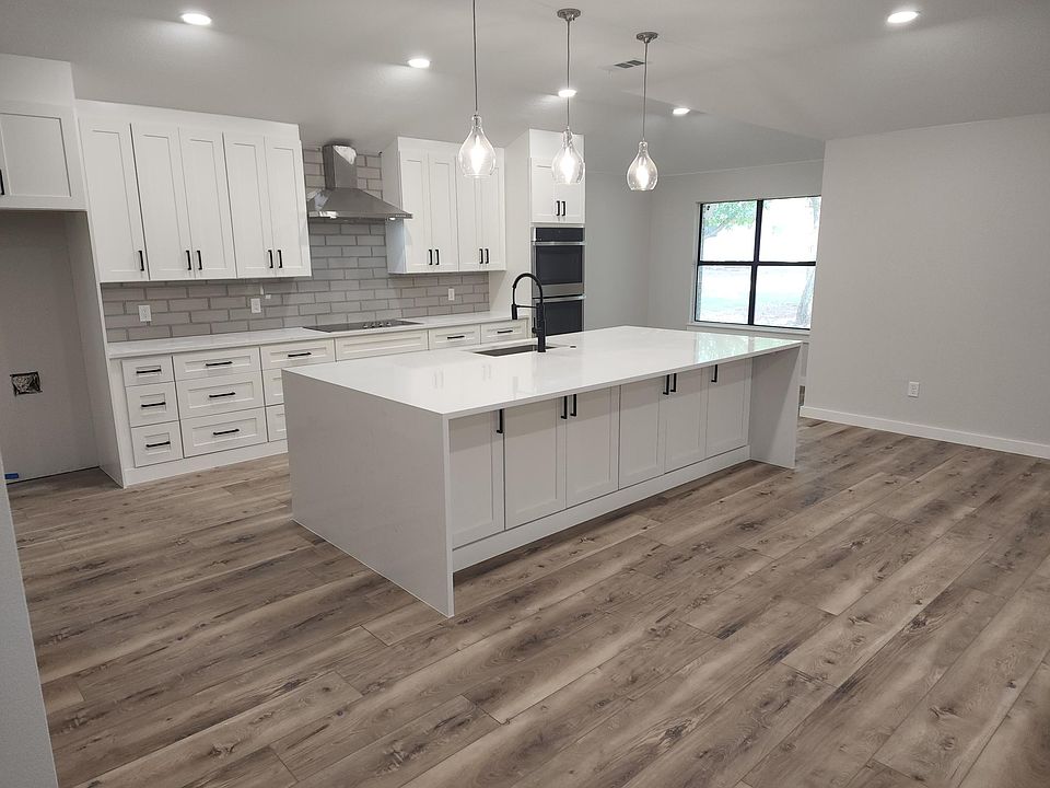 1st image of 114 Wild Oak Ln