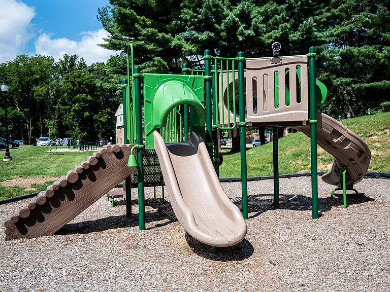 Village Green — Photo 19
