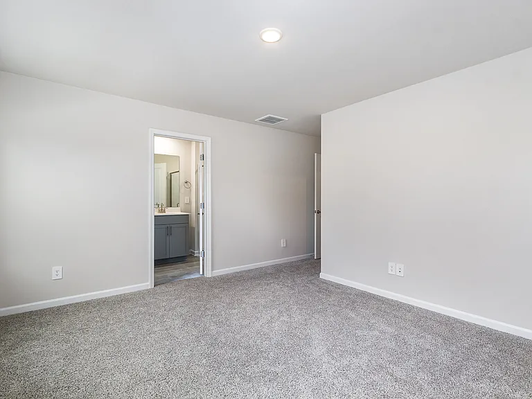 912 Rolling Fields Dr — Photo 8