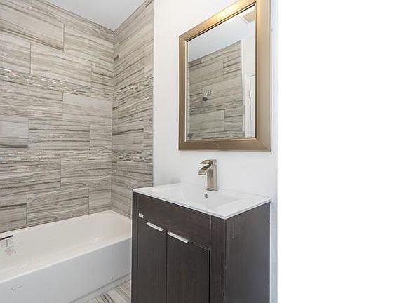 3rd image of 1915 W Diamond St #1