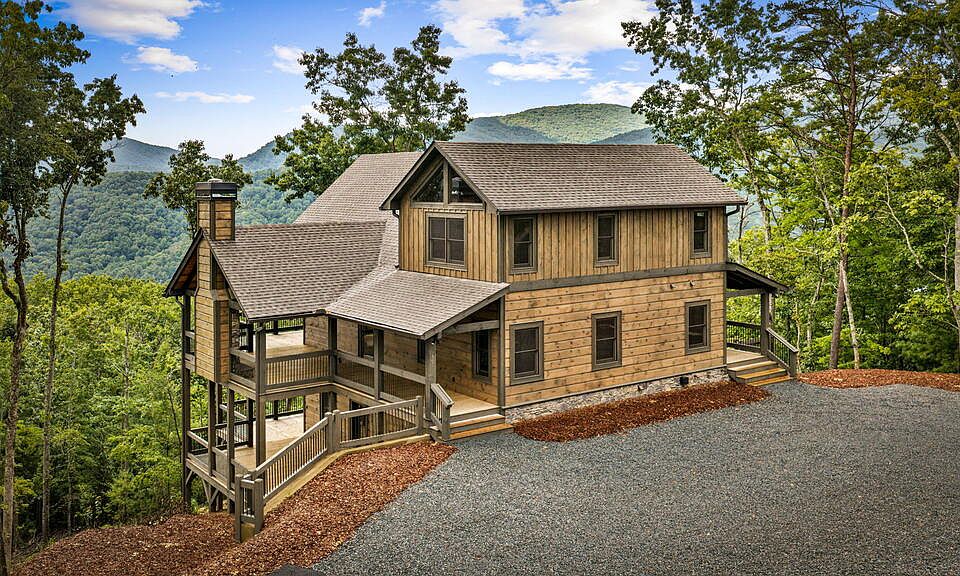 1st image of 467 Skylight Dr