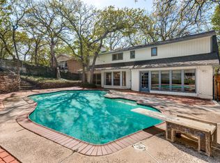 905 Live Oak Ln, Arlington, TX 76012