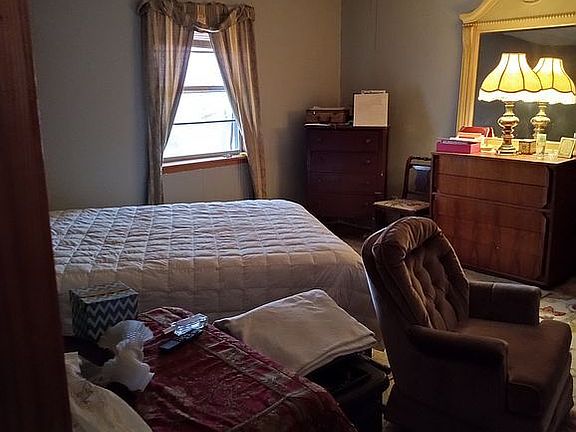 5th image of 157 Roaring River Rd