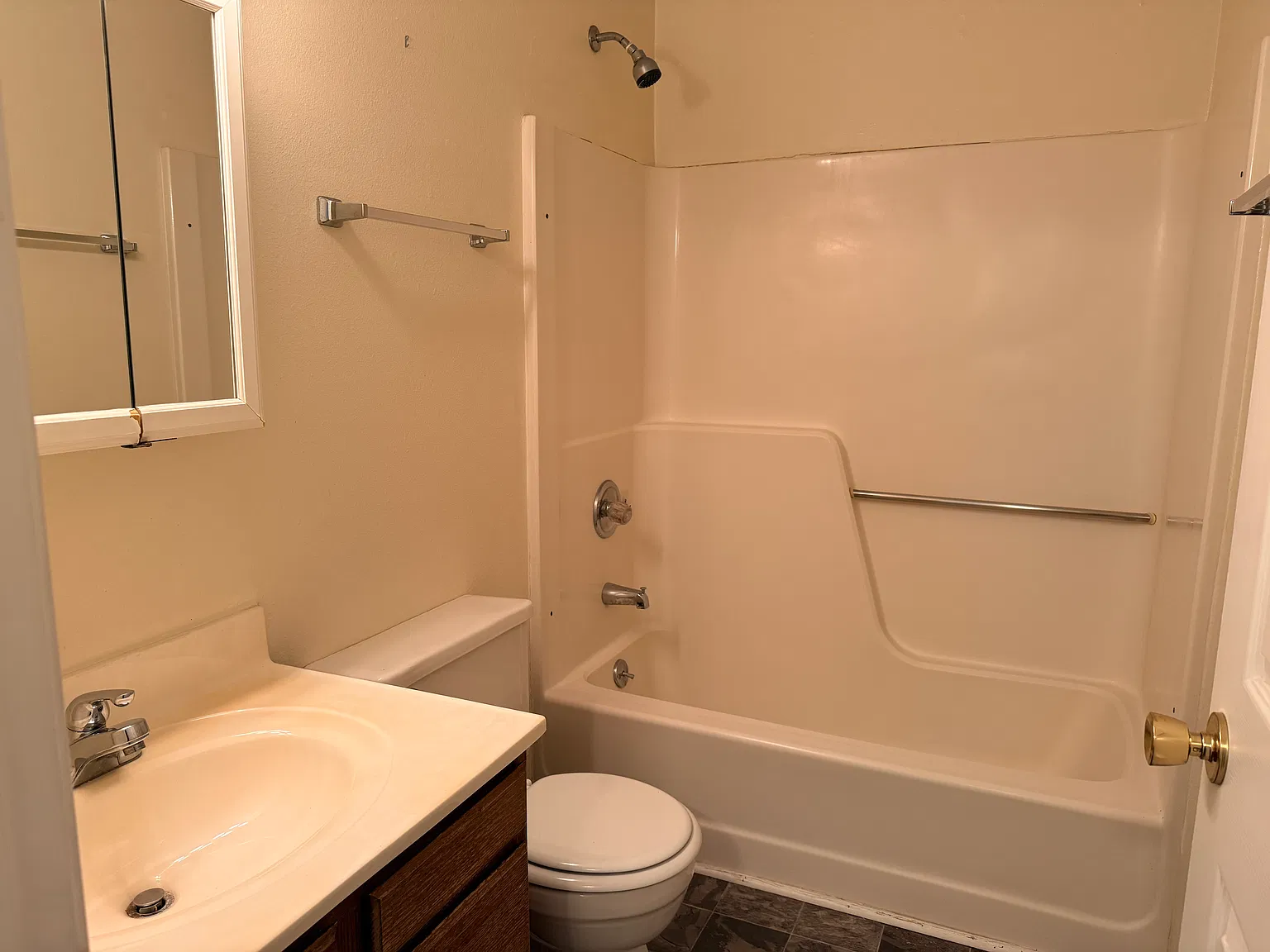 2 bed, 800 sqft, $625 — Photo 2