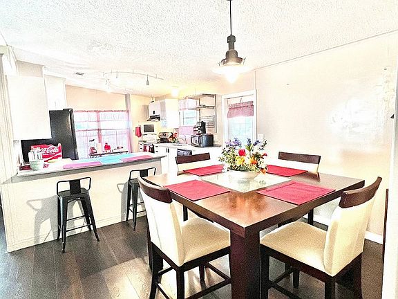 4th image of 1729 Balsam Ave #250