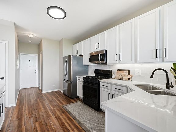 5th image of 383 Jamestown Ct