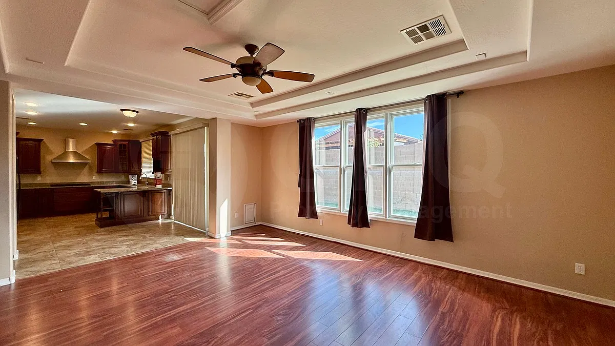 3 bed, 3.0 bath, 3293 sqft, $2,599 — Photo 3