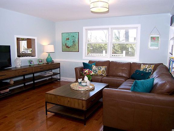 3rd image of 385 Collington Dr