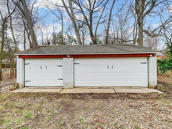 2nd image of 3581 Etna St