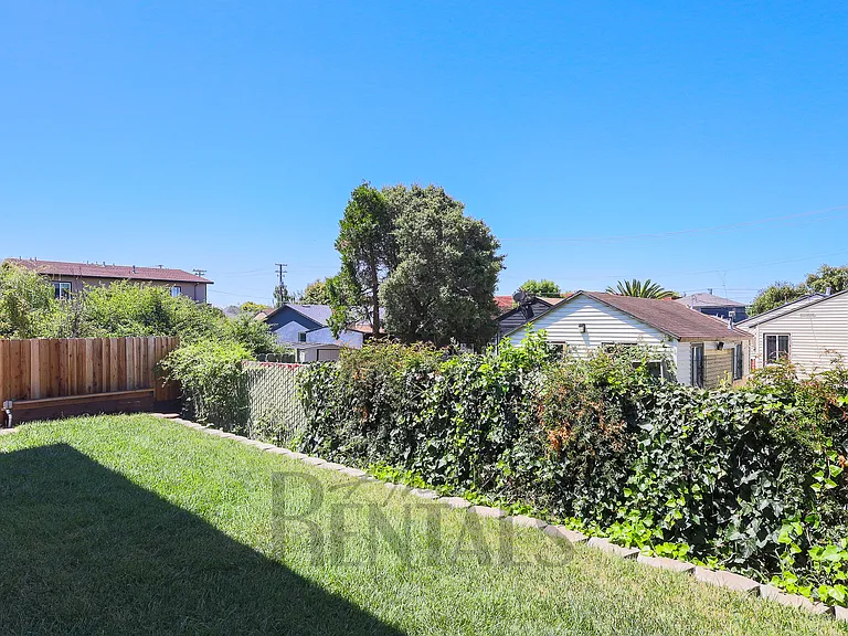 1735 Elm St — Photo 40