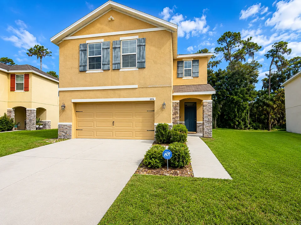 1016 Ashentree Dr