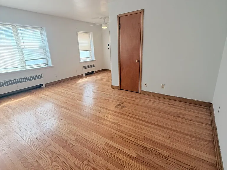 4002 N Farwell Ave #8 — Photo 4