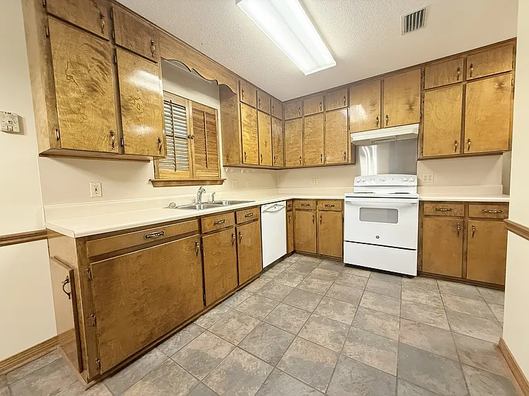 106 S Beech St — Photo 3