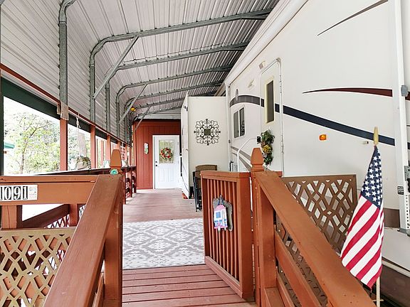 23rd image of 1091 Creekside Dr