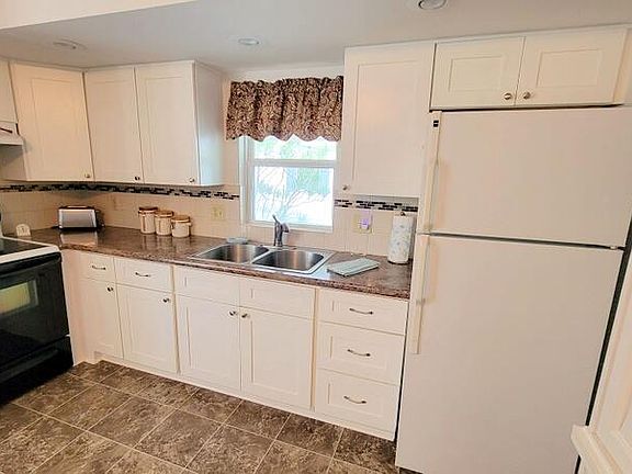 5th image of 703 Periwinkle Cir