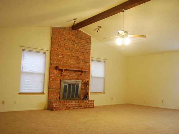 4th image of 1205 Clairidge Ave