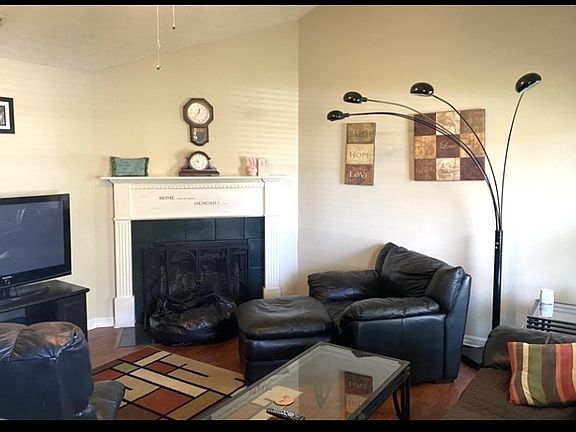2nd image of 2913 Wellington Pl