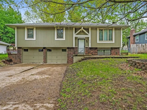 2808 SE 2nd St, Blue Springs, MO 64014