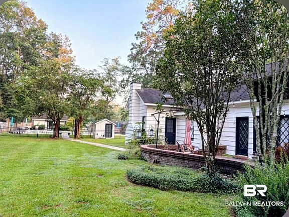 3rd image of 607 Edgewood Dr