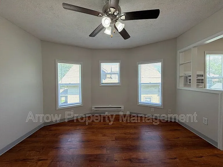 1215 Peach St #4 — Photo 6