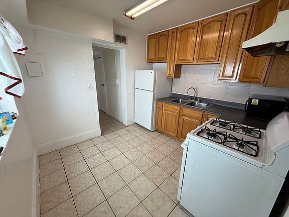 4th image of 1270 Hampshire St #1270