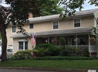 2 Porterfield Ct, Melville, NY 11747
