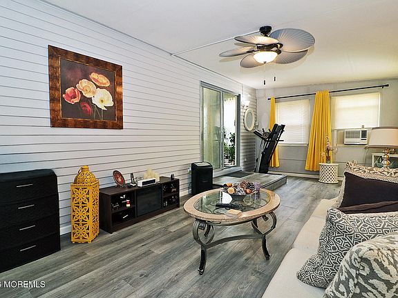 3rd image of 112 Santiago Drive