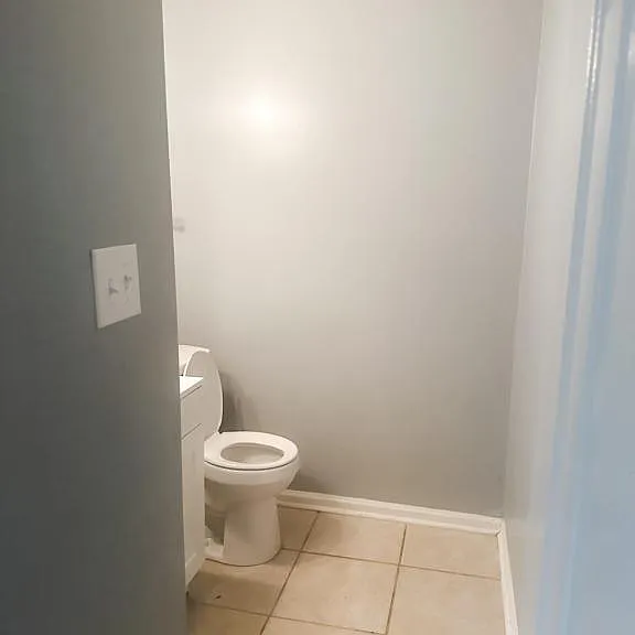 1100 Pineland Ave — Photo 3