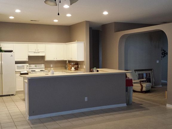 3rd image of 4914 Laurel Oak Dr
