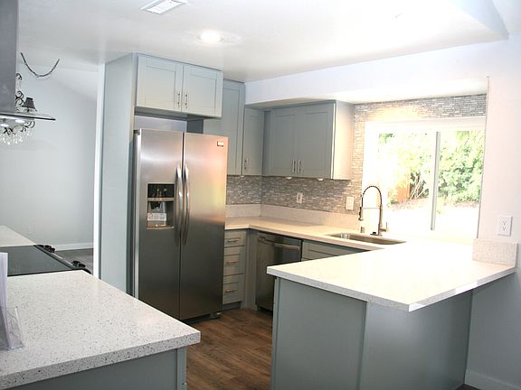 3rd image of 9045 Twin Trails Dr