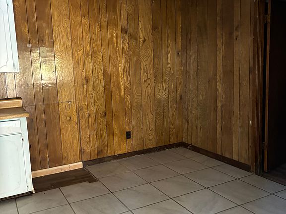3rd image of 1112 Beverly Ln