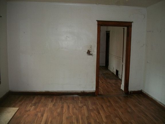 3rd image of 204 27th Ave