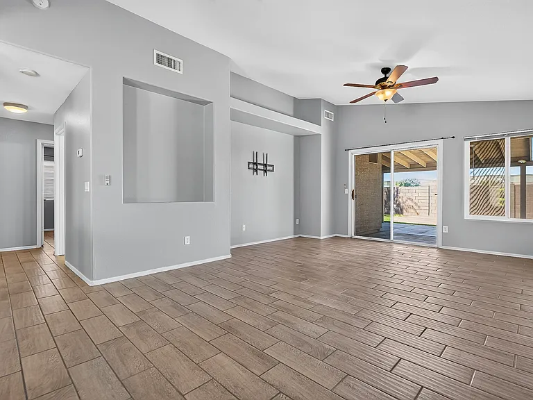 15542 N 136th Ln — Photo 14