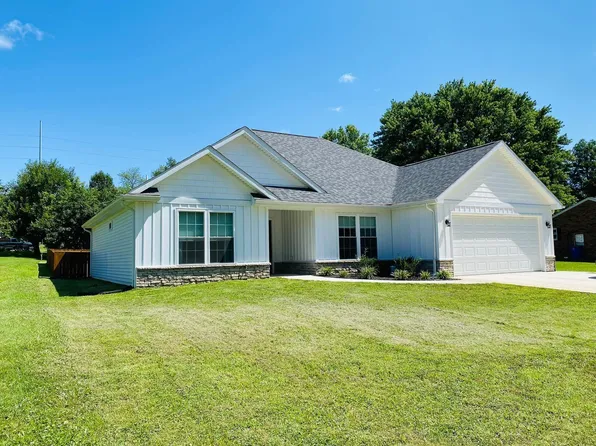 808 E Lake St, Boonville, IN 47601