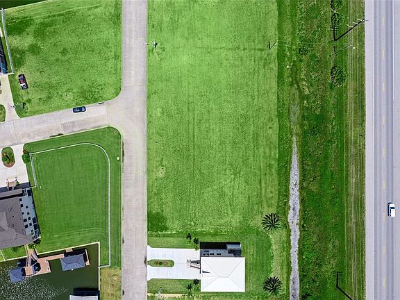 Overhead view of the lot and area - very well kept subdivision