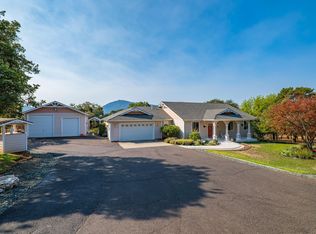 355 Colonial Dr, Grants Pass, OR