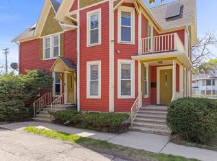 208 W Locust St, Dekalb, IL 60115