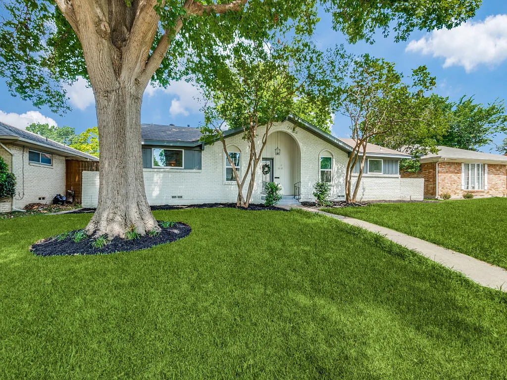 4 bed, 1932 sqft, $2,850 — Photo 1